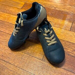 DSG Speed Viper Black & Gold Boys Soccer Cleats Size 12K